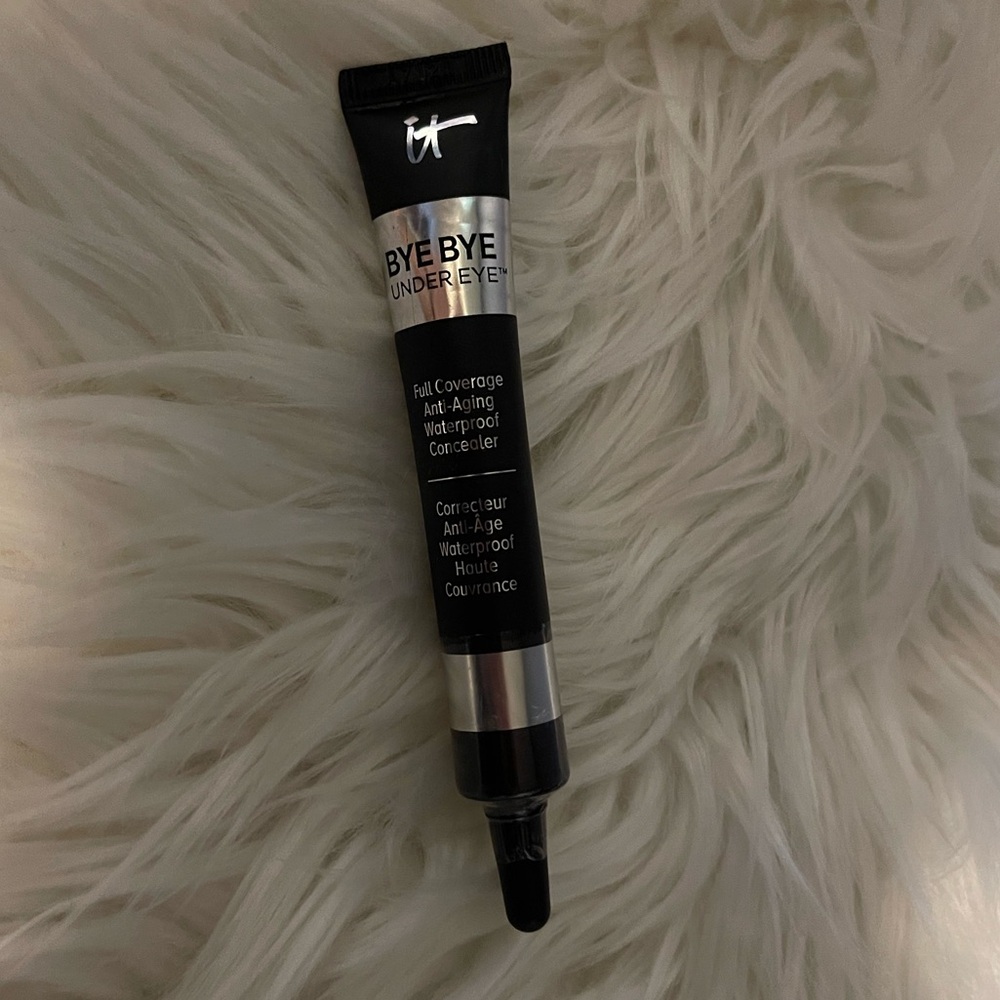 👻🎃CLEARANCE🎃👻 NWT IT Cosmetics bye bye under eye concealer